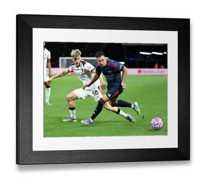 Framed Print : Arsenal FC v AC Milan: Pre-Season Friendly