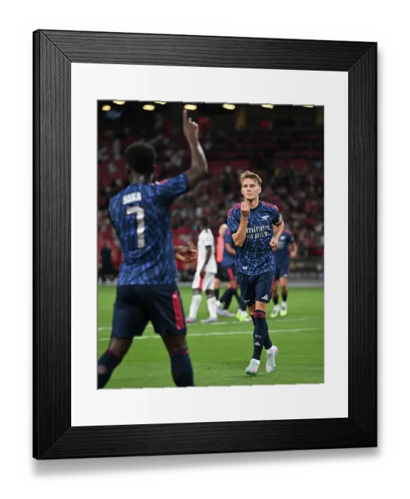 Framed Print : Arsenal FC v AC Milan: Pre-Season Friendly Framed Print : Arsenal FC v AC Milan: Pre-Season Friendly