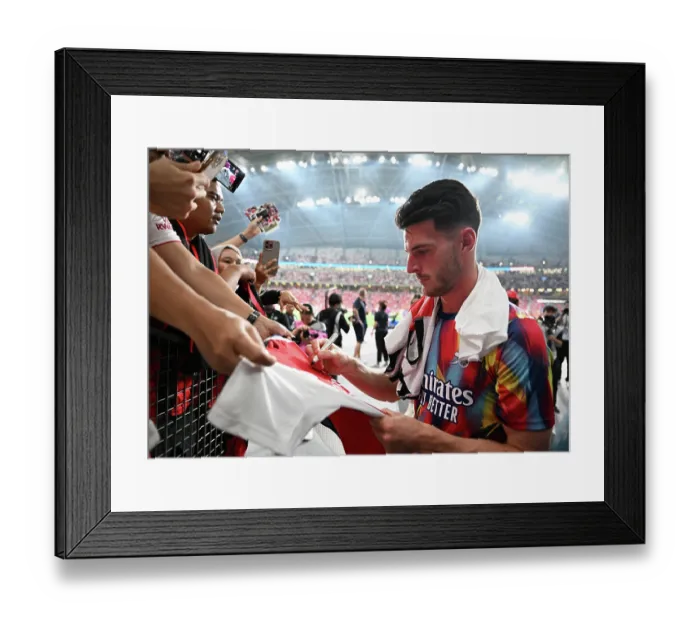 Framed Print : Arsenal FC v AC Milan: Pre-Season Friendly Framed Print : Arsenal FC v AC Milan: Pre-Season Friendly
