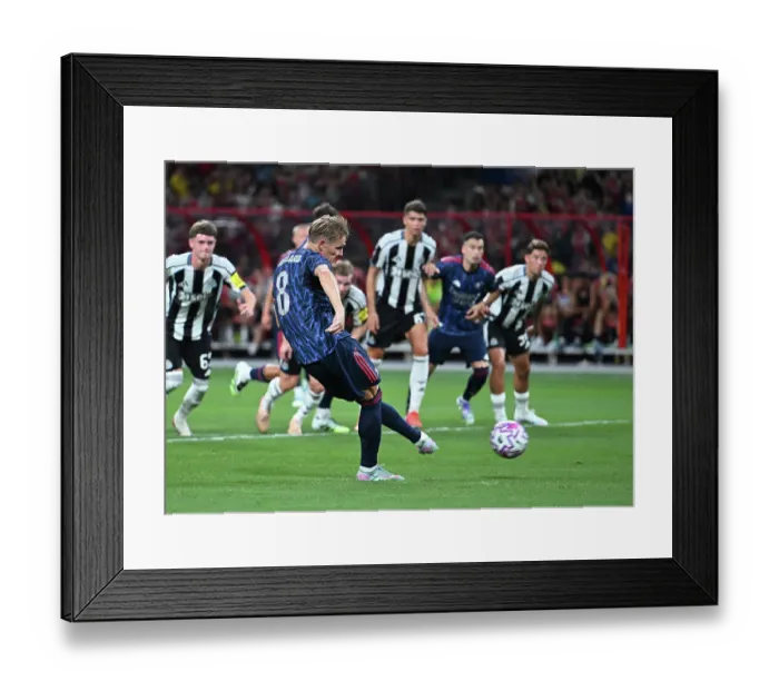 Framed Print : Arsenal v Newcastle: Pre-Season Friendly Framed Print : Arsenal v Newcastle: Pre-Season Friendly