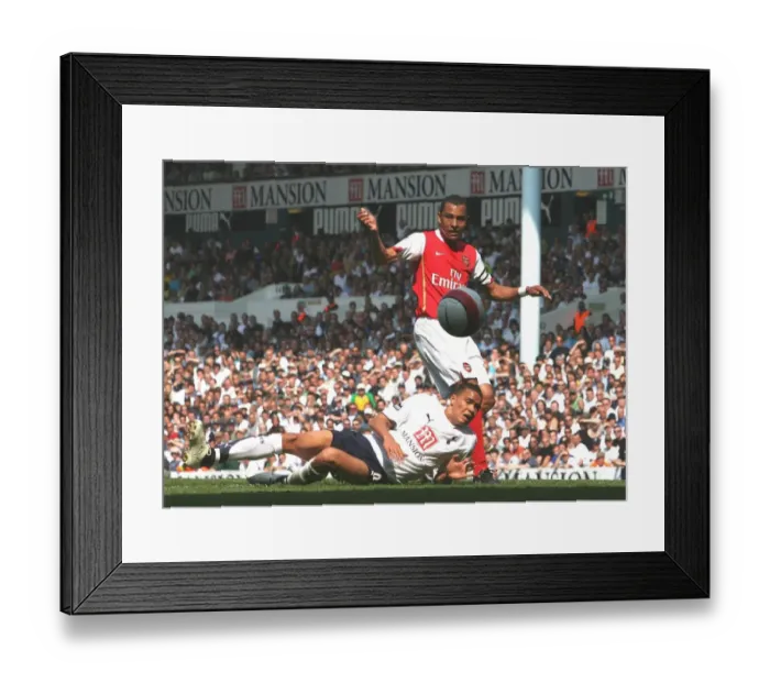 Framed Print : Gilberto (Arsenal) Jermaine Jenas (Tottenham) Framed Print : Gilberto (Arsenal) Jermaine Jenas (Tottenham)