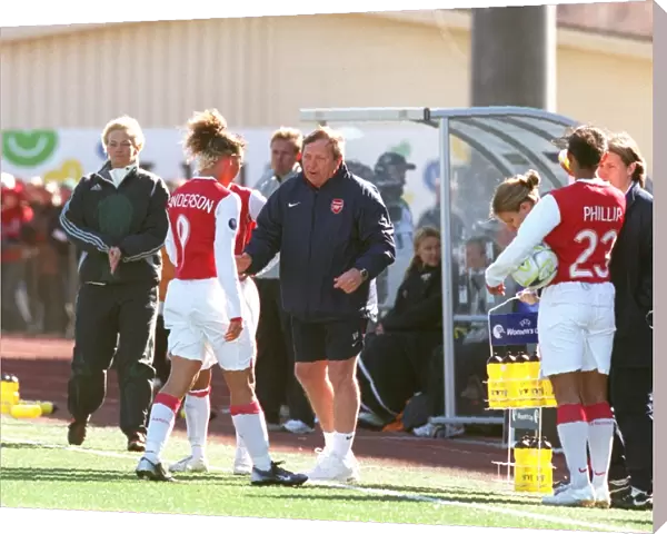Vic Akers the Arsenal Ladies talks Lianne Sanderson (Arsenal) during the match