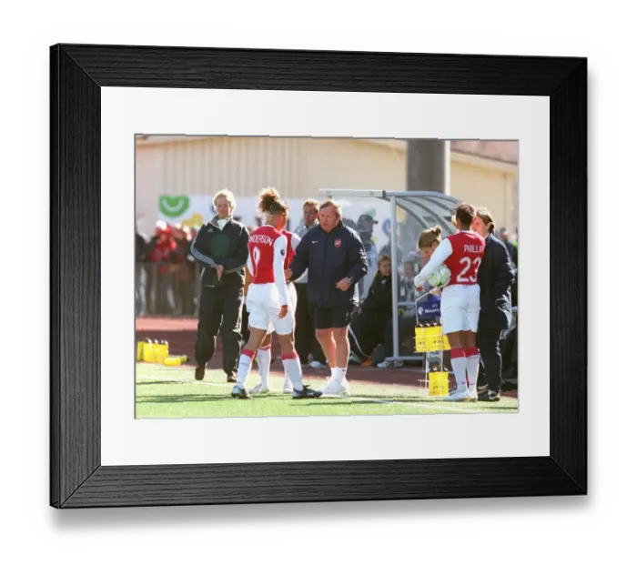 Framed Print : Vic Akers the Arsenal Ladies talks Lianne Sanderson (Arsenal) during the match