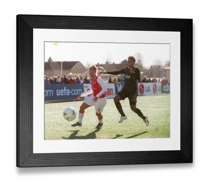 Framed Print : Lianne Sanderson (Arsenal) Elaine (Umea)