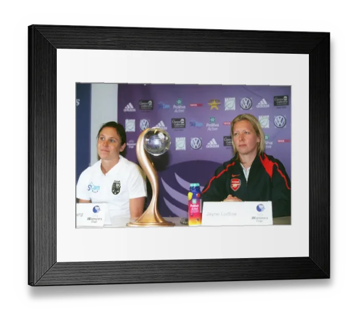 Framed Print : Jayne Ludlow (Arsenal) Hanna Ljungberg (Umea)