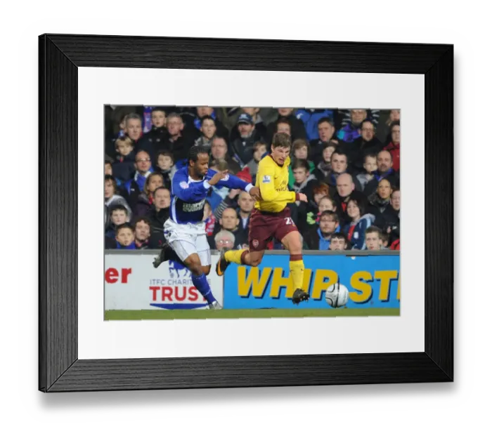 Framed Print : Arshavin Strikes: Arsenal Advance in Carling Cup Semi-Final vs Ipswich