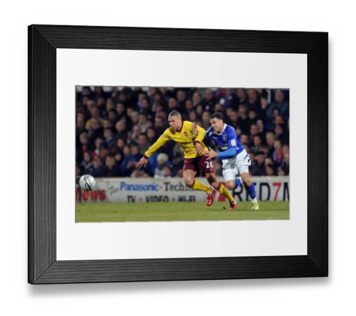 Framed Print : Kieran Gibbs (Arsenal) Carlos Edwards (Ipswich). Ipswich Town 1: 0 Arsenal