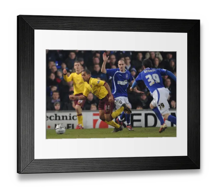 Framed Print : Theo Walcott (Arsenal) Mark Kennedy (Ipswich). Ipswich Town 1: 0 Arsenal