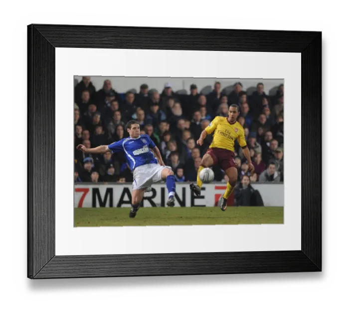 Framed Print : Theo Walcott (Arsenal) Darren O Dea (Ipswich). Ipswich Town 1: 0 Arsenal