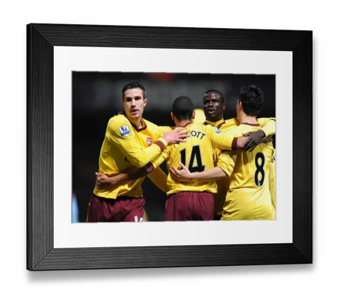 Framed Print : Robin van Persie celebrates scoring his 1st goal for Arsenal with Theo Walcott Framed Print : Robin van Persie celebrates scoring his 1st goal for Arsenal with Theo Walcott