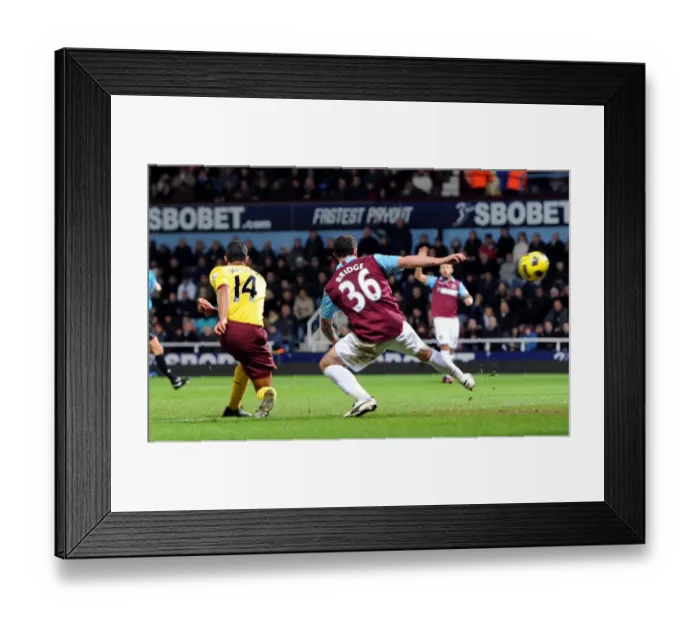 Framed Print : Theo Walcott scores Arsenals 2nd goal under pressure from Wayne Bridge (West Ham)