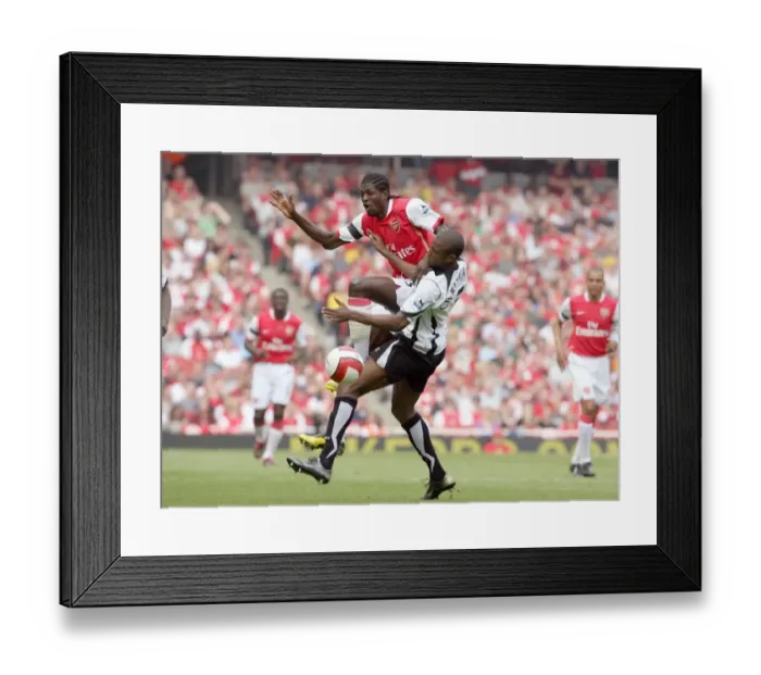 Framed Print : Emmauel Adebayor (Arsenal) Philippe Christval (Fulham)