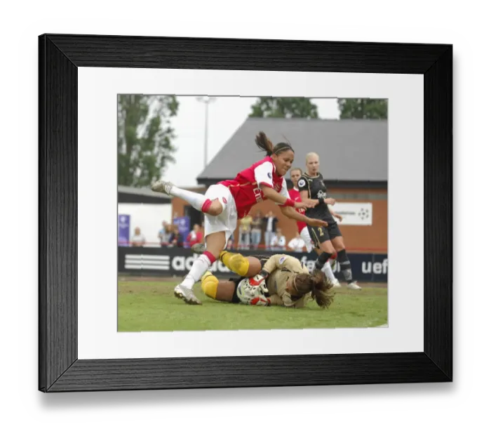 Framed Print : Arsenal Ladies Lift UEFA Women's Cup: 2006-07 Final (1-0 Agg.) - Arsenal vs. UMEA IK