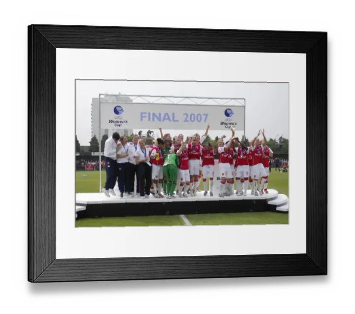 Framed Print : Arsenal Ladies Lift UEFA Women's Cup: 2006-07 Final (1-0 Agg.) - Arsenal vs. UMEA IK