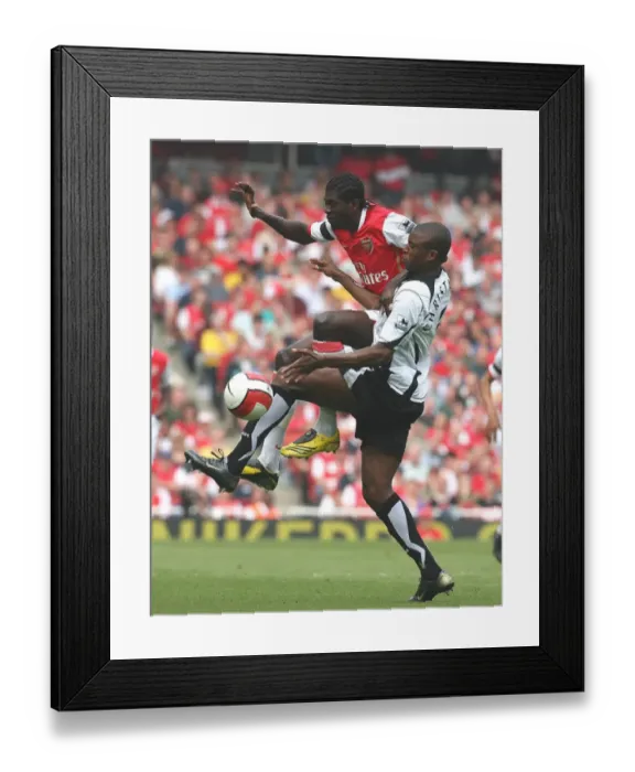 Framed Print : Emmanuel Adebayor (Arsenal) Philippe Christanval (Fulham)
