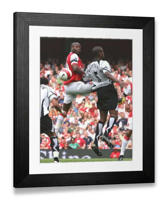 Framed Print : William Gallas (Arsenal) Philippe Christanval (Fulham)