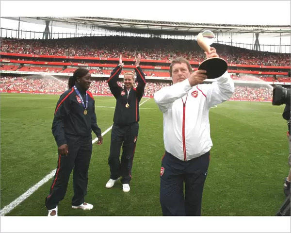 Vic Akers and the Arsenal ladies show off the Womens European Cup