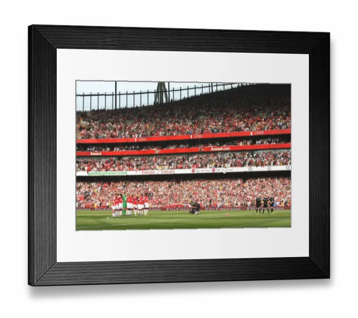 Framed Print : The Arsenal team pay their respects to former players Arthur Milton and Alan Ball Framed Print : The Arsenal team pay their respects to former players Arthur Milton and Alan Ball