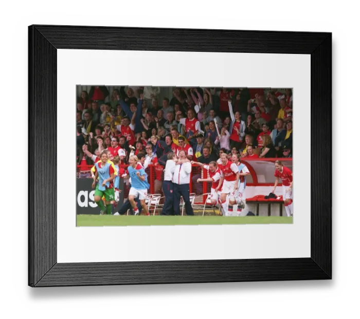Framed Print : Vic Akers the Arsenal Manager celebrates at the final whistle Framed Print : Vic Akers the Arsenal Manager celebrates at the final whistle