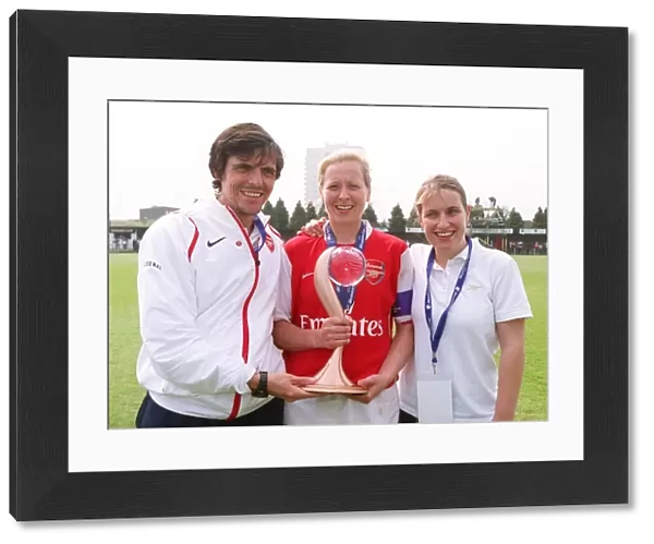 Mike Irving (Coach), Jayne Ludlow and Emma Hayes (Arsenal Coach) with the European Trophy