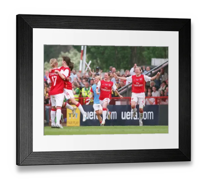 Framed Print : Jayne Ludlow and Sian Larkin celebrate at the final whistle