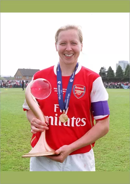 Jayne Ludlow (Arsenal) with the European Trophy