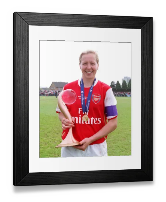 Framed Print : Jayne Ludlow (Arsenal) with the European Trophy
