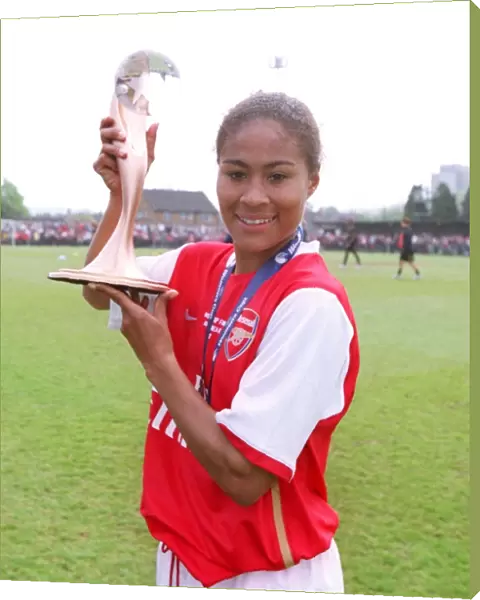 Rachel Yankey (Arsenal) with the European Trophy