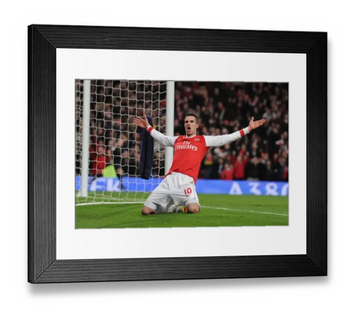 Framed Print : Robin van Persie's Brace: Arsenal's Triumph over Wigan Athletic (3-0)