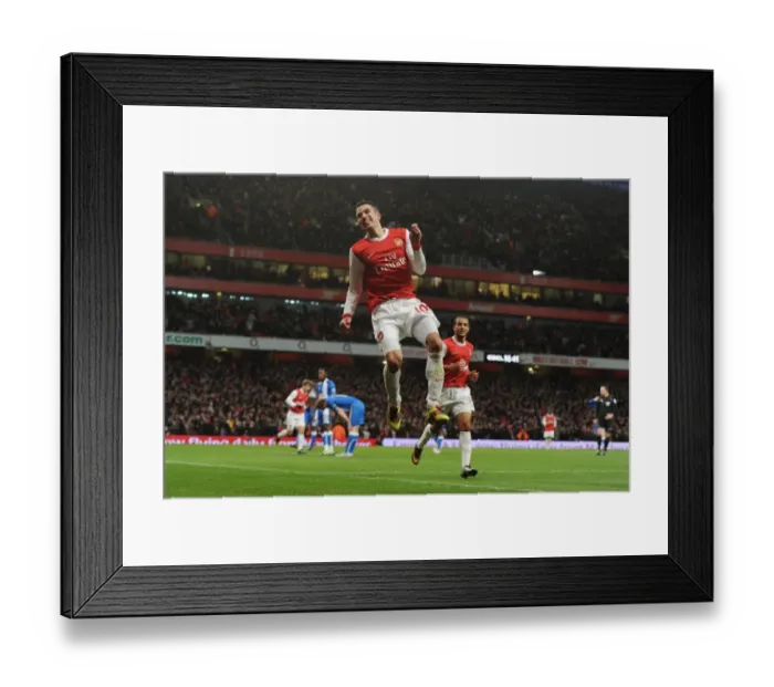 Framed Print : Robin van Persie's Triumph: Arsenal's Unforgettable 3-0 Victory Over Wigan Athletic
