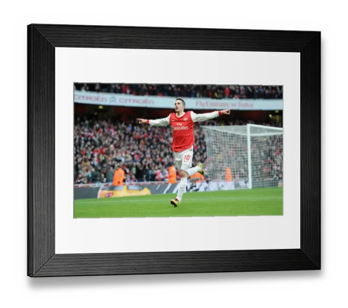 Framed Print : Robin van Persie's Stunner: Arsenal's Opening Goal in 3-0 Victory over Wigan Athletic (2010-11)