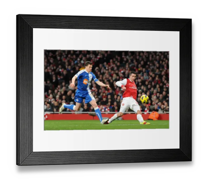 Framed Print : Robin van Persie scores his and Arsenals 2nd goal under pressure from Gary Caldwell