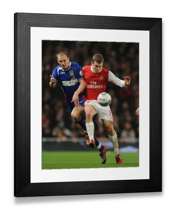 Framed Print : Jack Wilshere (Arsenal) Colin Healy (Ipswich). Arsenal 3: 0 Ipswich Town (3: 1 agg)