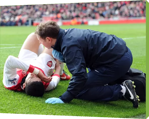 Denilson (Arsenal) with physio Colin Lewin. Arsenal 2: 1 Huddersfield Town