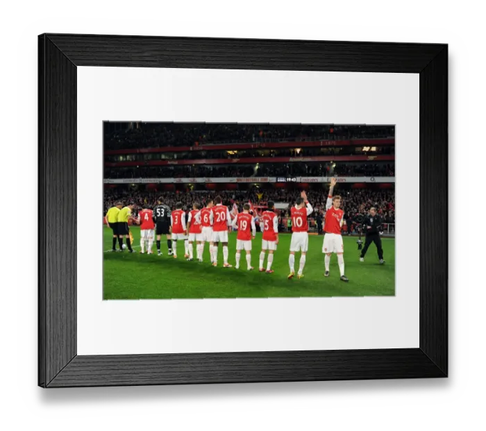 Framed Print : Nicklas Bendtner (Arsenal) waves to the crowd before the match. Arsenal 3: 0 Ipswich Town