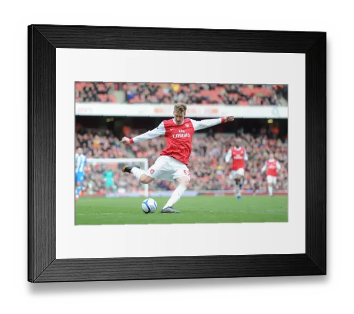 Framed Print : Nicklas Bendtner shoots past Huddersfield goalkeeper Ian Bennett to score the 1st Arsenal goal