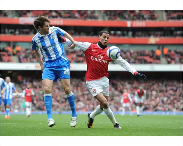 Marouane Chamakh (Arsenal) Kevin Kilbane (Huddersfield). Arsenal 2: 1 Huddersfield Town