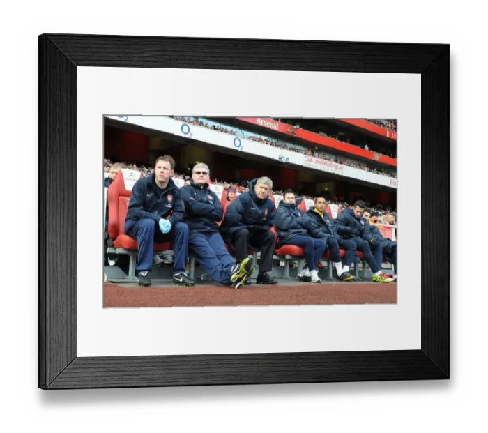 Framed Print : Arsene Wenger and His Team: Celebrating a Hard-Fought FA Cup Victory over Huddersfield Town (2:1)