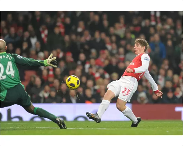 Andrey Arshavin shoots past Everton goalkeeper Tim Howard to score the 1st Arsenal goal