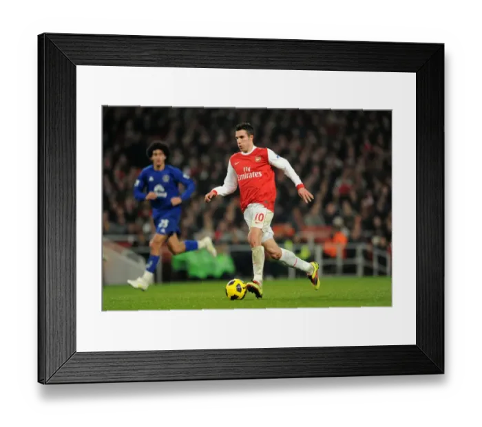 Framed Print : Robin van Persie (Arsenal). Arsenal 2: 1 Everton. Barclays Premier League