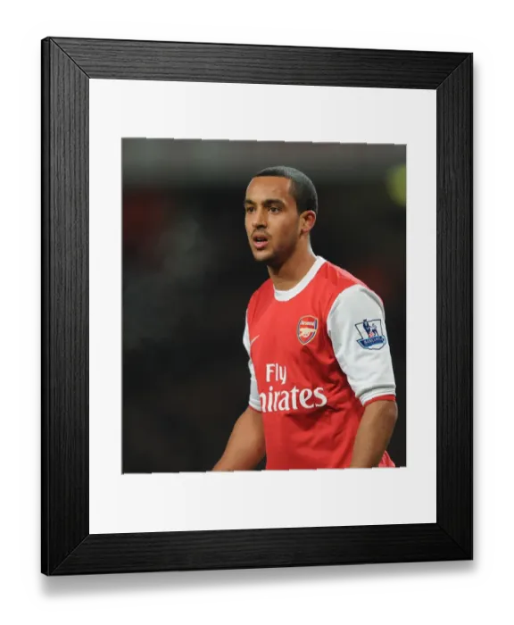 Framed Print : Theo Walcott (Arsenal). Arsenal 2: 1 Everton, Barclays Premier League, Emirates Stadium