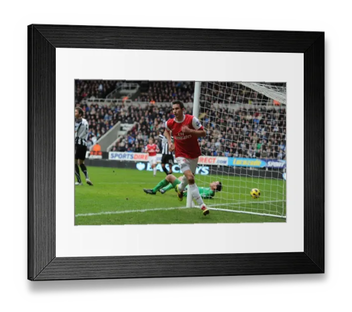 Framed Print : Robin van Persie celebrates scoring the 4th Arsenal goal. Newcastle United 4: 4 Arsenal
