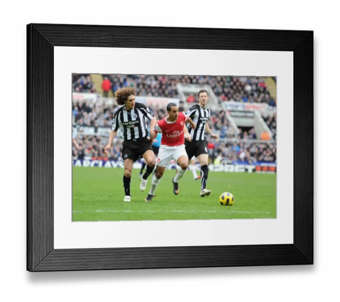 Framed Print : Theo Walcott's Thrilling Sprint and Goal Past Fabricio Coloccini (Newcastle 4:4 Arsenal, 2011) Framed Print : Theo Walcott's Thrilling Sprint and Goal Past Fabricio Coloccini (Newcastle 4:4 Arsenal, 2011)