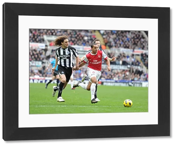 Theo Walcott's Thrilling Solo Goal Past Fabricio Coloccini vs. Newcastle United (Arsenal 1-4)