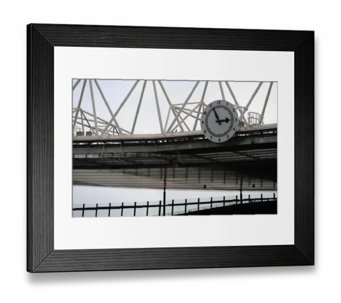 Framed Print : Clock on the South Stand. Arsenal 2: 0 Wolverhampton Wanderers. Barclays Premier League