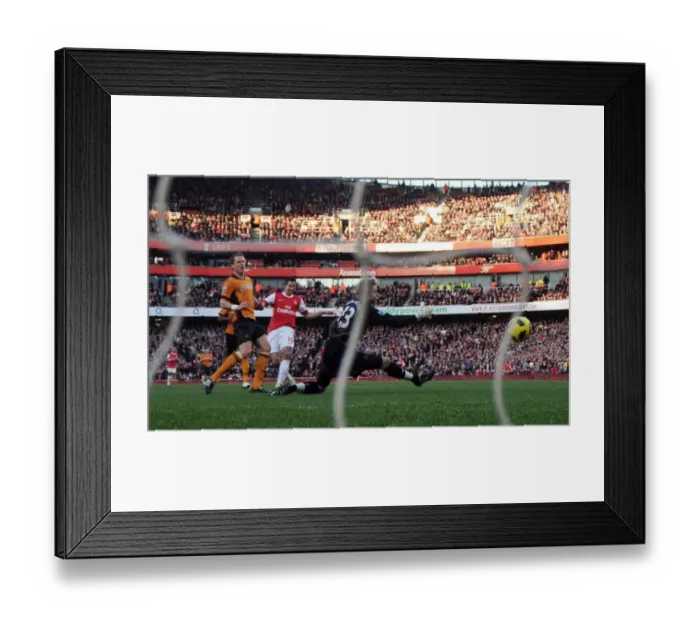 Framed Print : Robin van Persie scores his and Arsenals 2nd goal past Wayne Hennessey (Wolves) Framed Print : Robin van Persie scores his and Arsenals 2nd goal past Wayne Hennessey (Wolves)