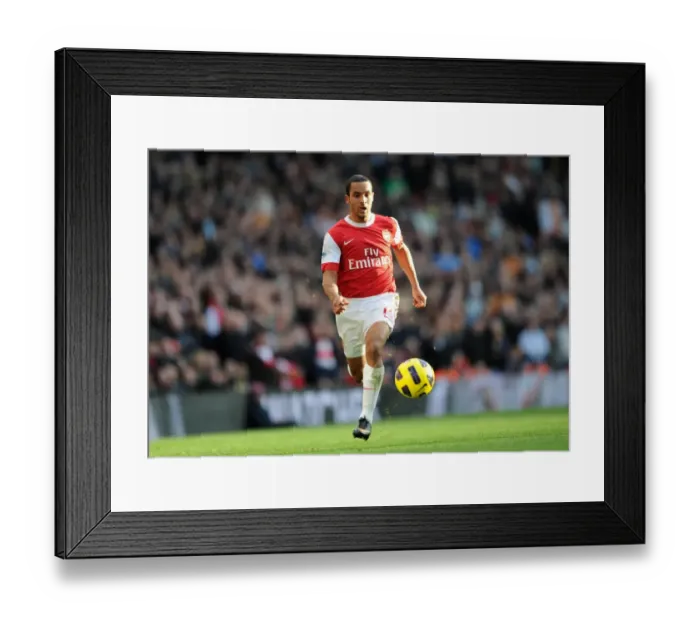 Framed Print : Theo Walcott (Arsenal). Arsenal 2: 0 Wolverhampton Wanderers. Barclays Premier League