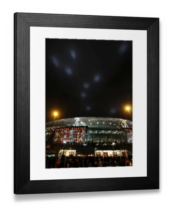 Framed Print : Emirates Stadium with the spotlights visable in the sky. Arsenal 2: 1 Barcelona