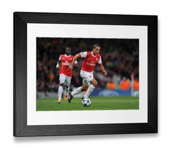 Framed Print : Theo Walcott (Arsenal). Arsenal 2: 1 Barcelona. UEFA Champions League. Round 16, 1st Leg