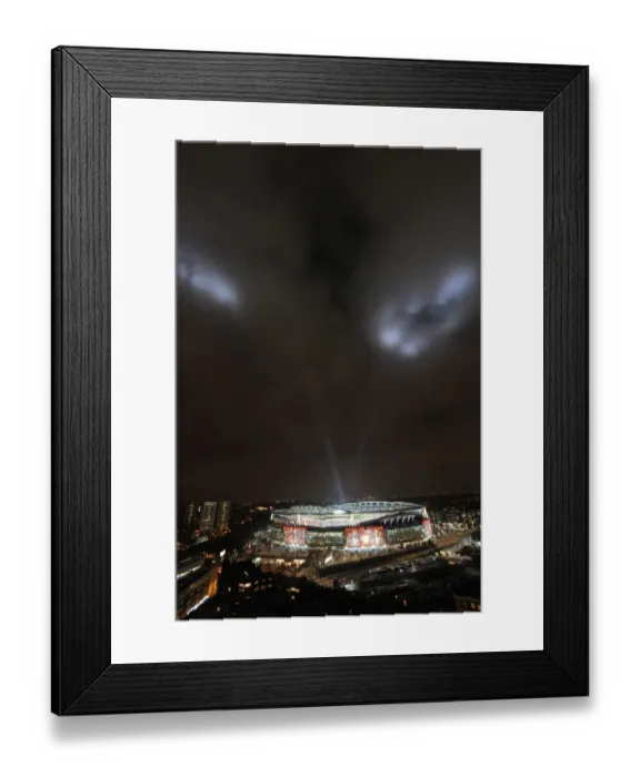 Framed Print : Arsenal's Champion League Triumph: 2-1 over Barcelona at Emirates Stadium